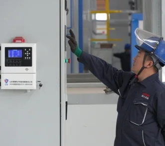 Peluncuran Global Menara Jatuh Terbaru